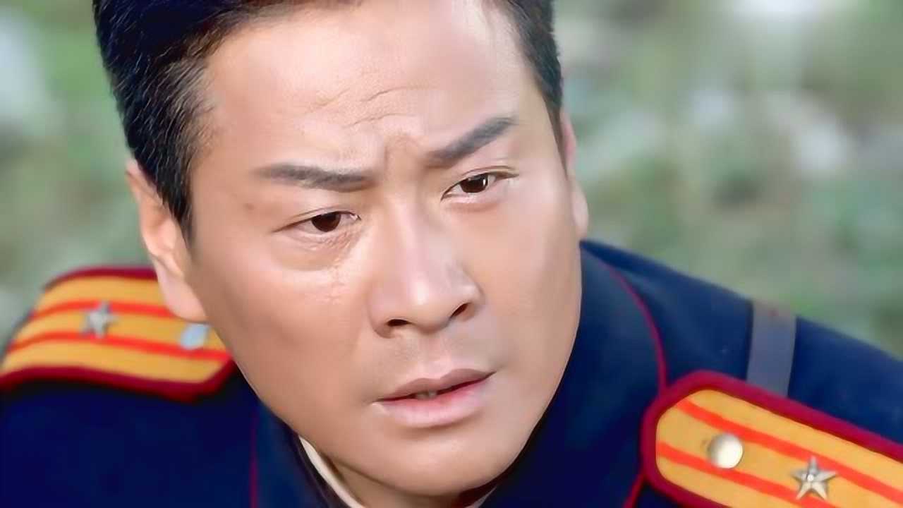 左手劈刀为防止队友暴露身份女子选跳崖英勇牺牲真感人