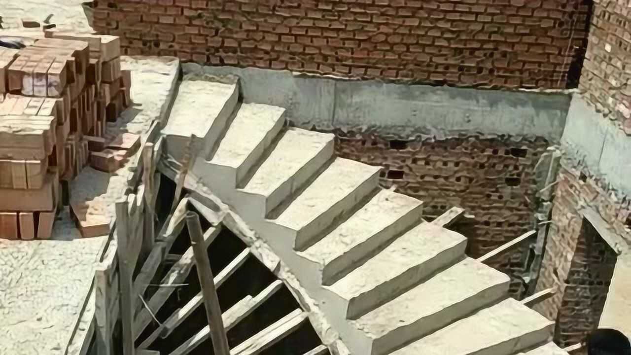 水泥现浇旋转楼梯看起来很高大上有人喜欢这样的设计吗