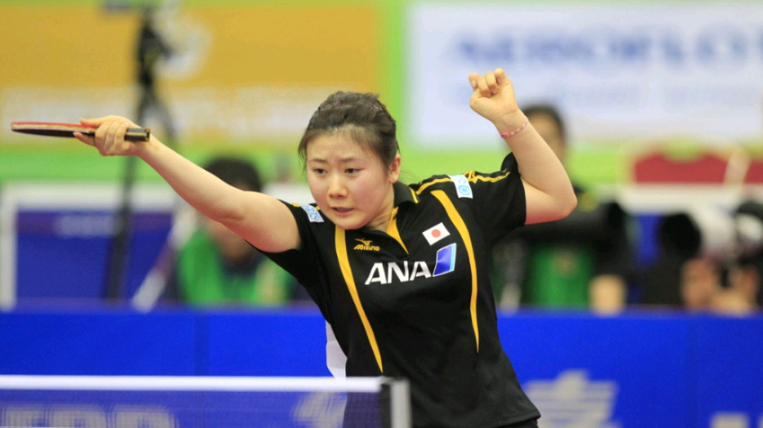 这是福原爱第一次见到张怡宁,14岁就参加世锦赛,只可惜张怡宁太强大