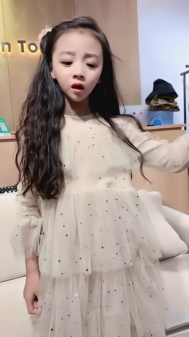 童模焱娃娃演技真好凭借着家里丰厚的财产长大肯定能进娱乐圈