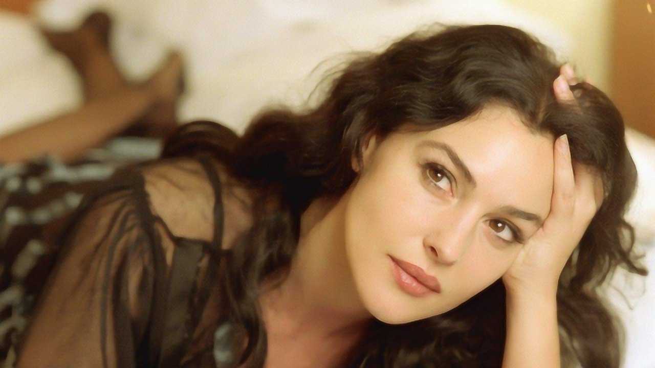 地球球花莫妮卡贝鲁奇西西里的美丽传说并不是其颜值巅峰