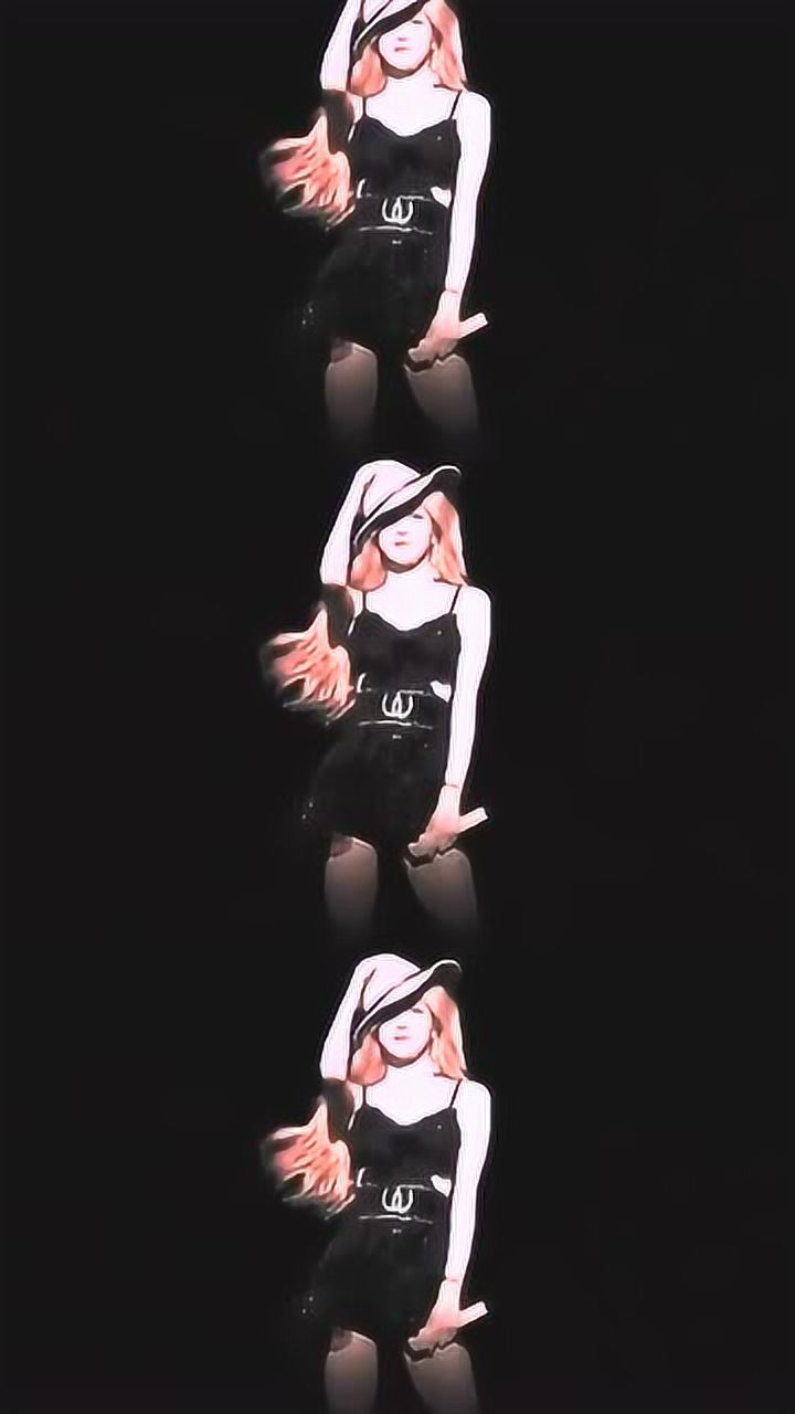 朴彩英科切拉的风吹的奢靡又妩媚也不及她轻漾的金色发丝摇曳的弧度