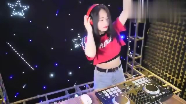 美女DJ现场打碟歌曲《玩腻》小姐姐不由自主的跳舞