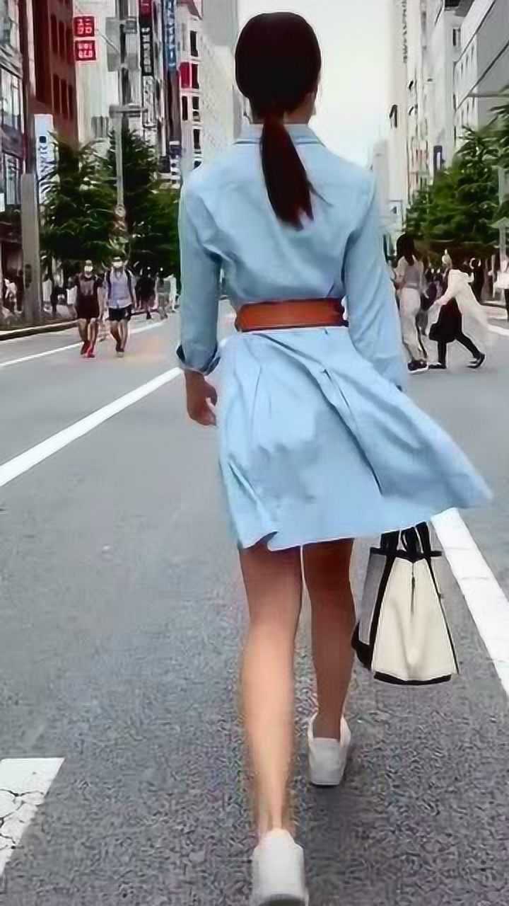 街拍连衣裙女神,飘起来的裙子惹争议!