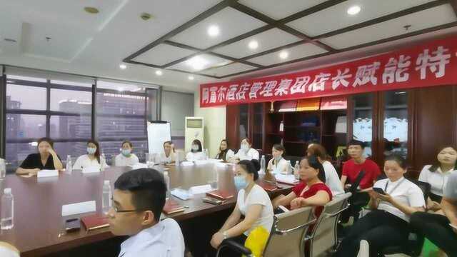 参加培训的阿富尔连锁酒店全国店长们分享学习心得,他们将持续提升服务水平