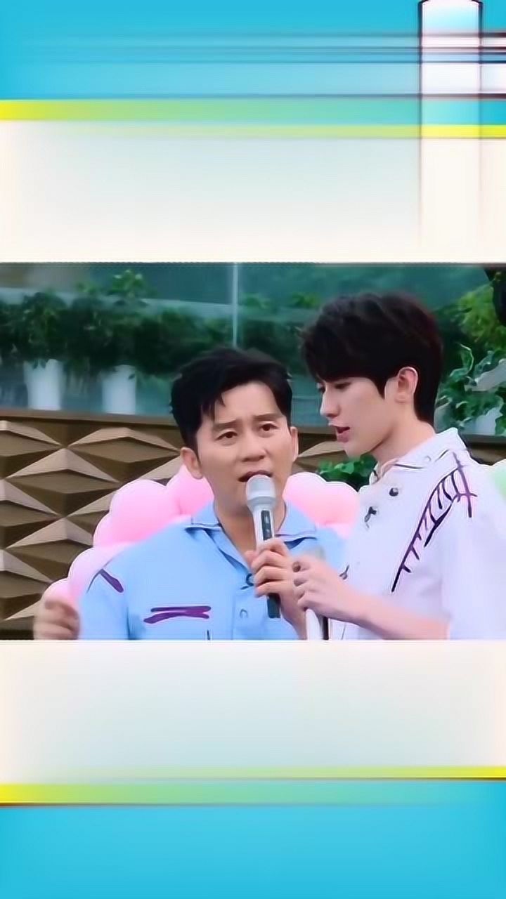 蔡徐坤现场教学情人吐槽李晨你跑调怎么这么严重
