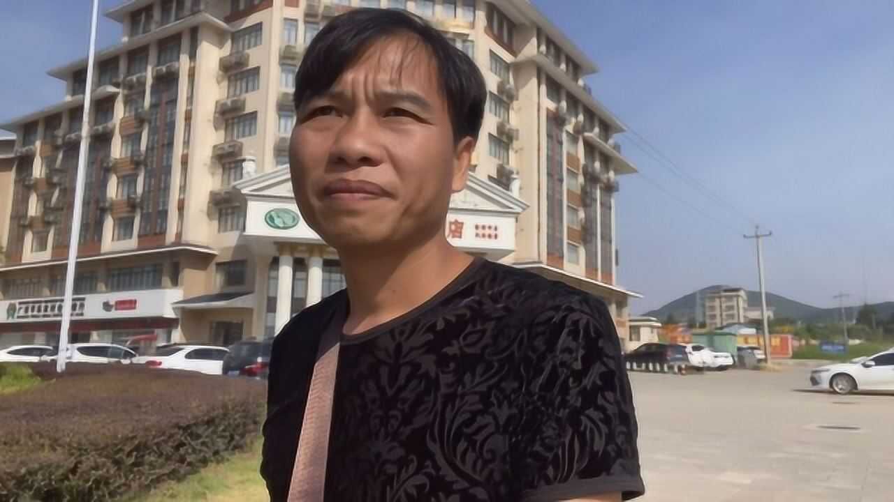 广西炮哥开车到枫枫家乡快递老司机告诉你工资看看到底多少钱