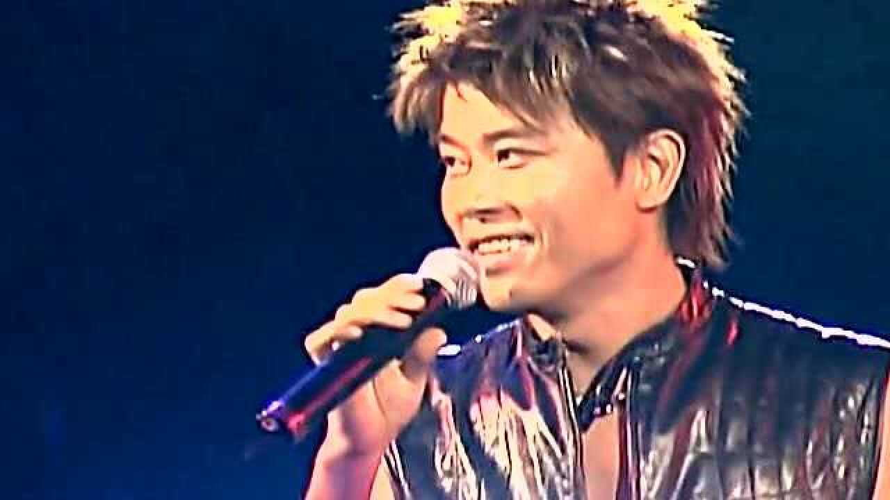 伍思凯|《爱与愁》演唱会版 伍式情歌在这首歌里面发挥的淋漓尽致_腾讯视频
