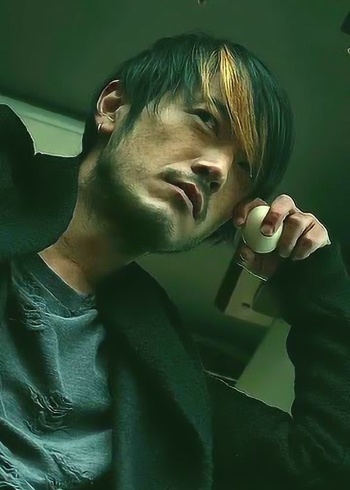 假面骑士仁叔生活小妙招,生吃鸡蛋,可以补充大量蛋白质!