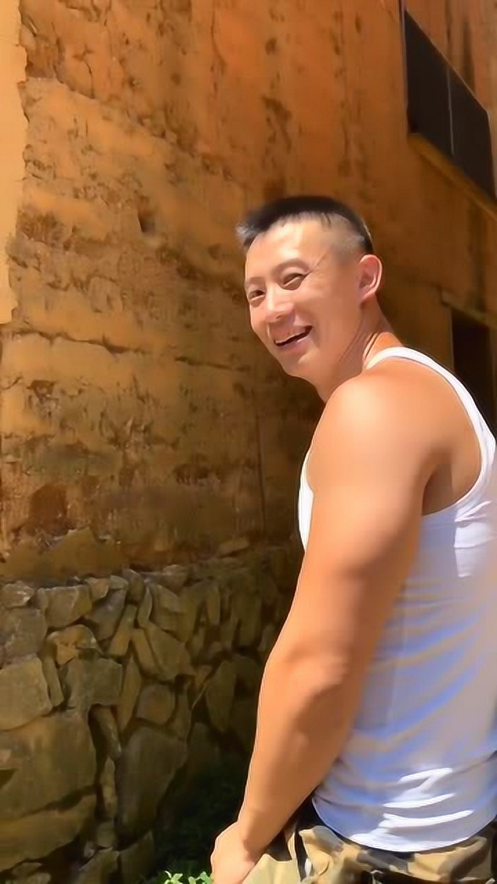 村里的精神小伙在城里应该挺吃香的吧