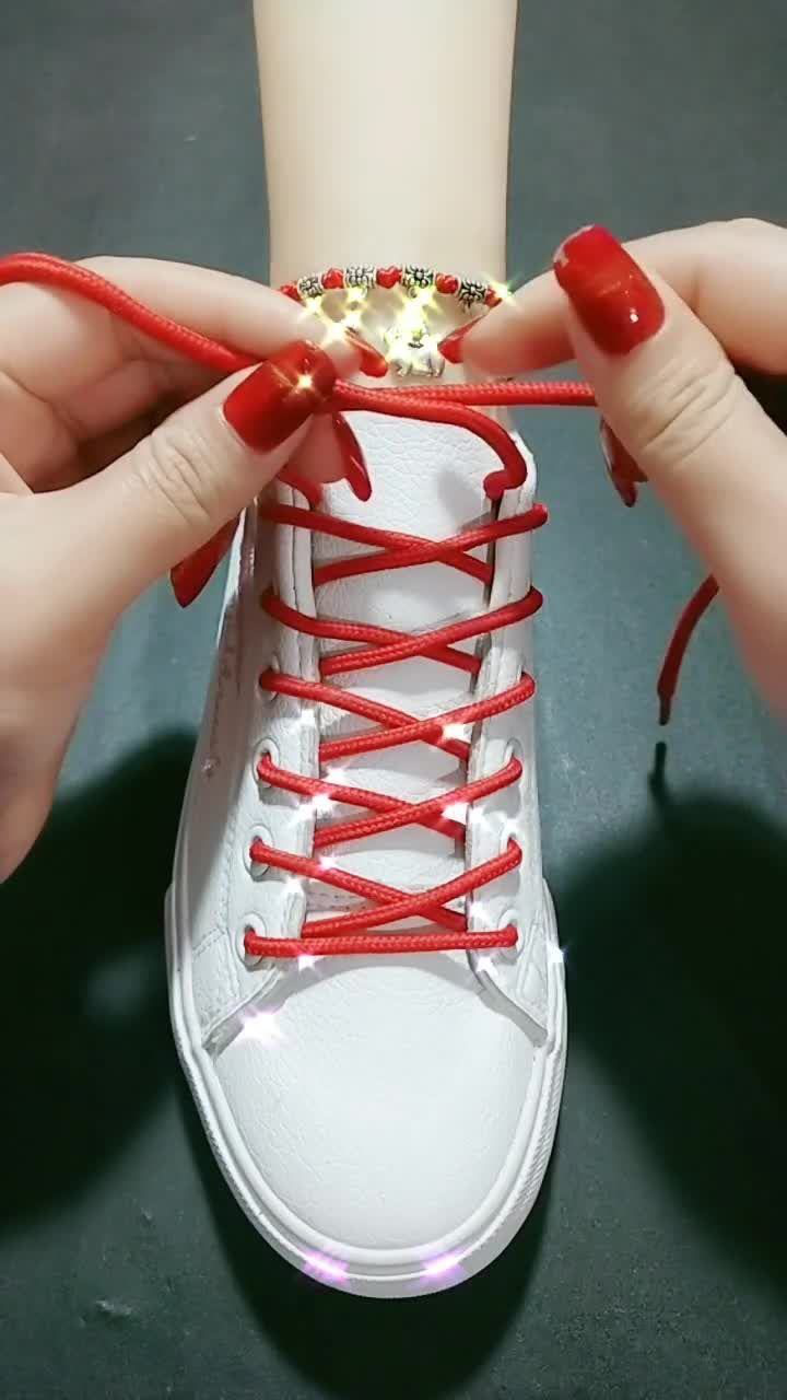 四叶草的鞋带教程来了,你们一定会喜欢的!太简单了