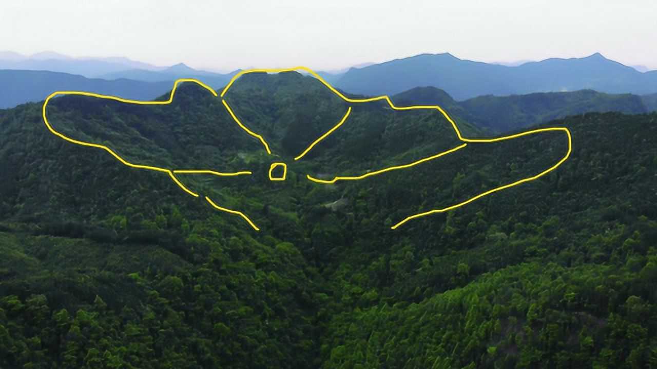 四面环山,名副其实的莲花之地,纳阳聚阴,难得一见的地形!