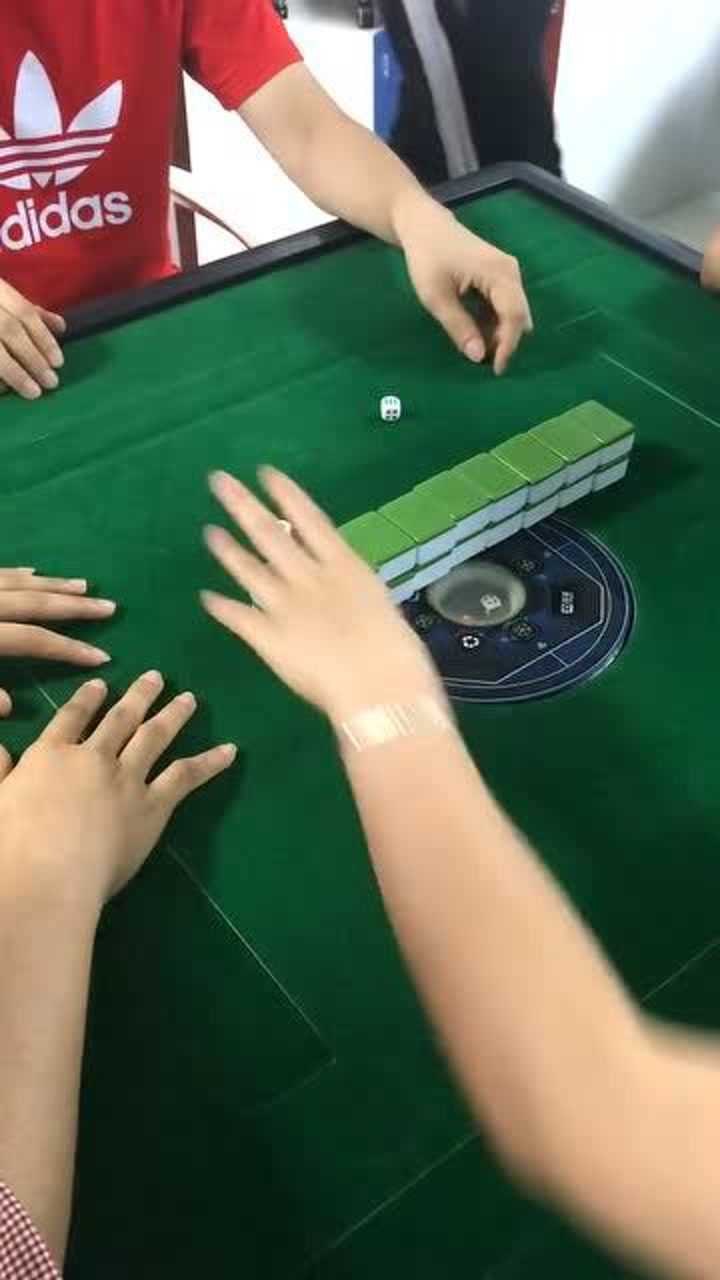 麻将式炸金花好看的皮囊千篇一律有趣的灵魂万里挑一