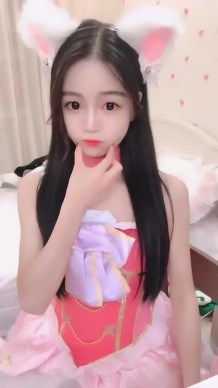 女装大佬遮脸自拍似蔡萝莉这么美的裙子被穿成女装大佬