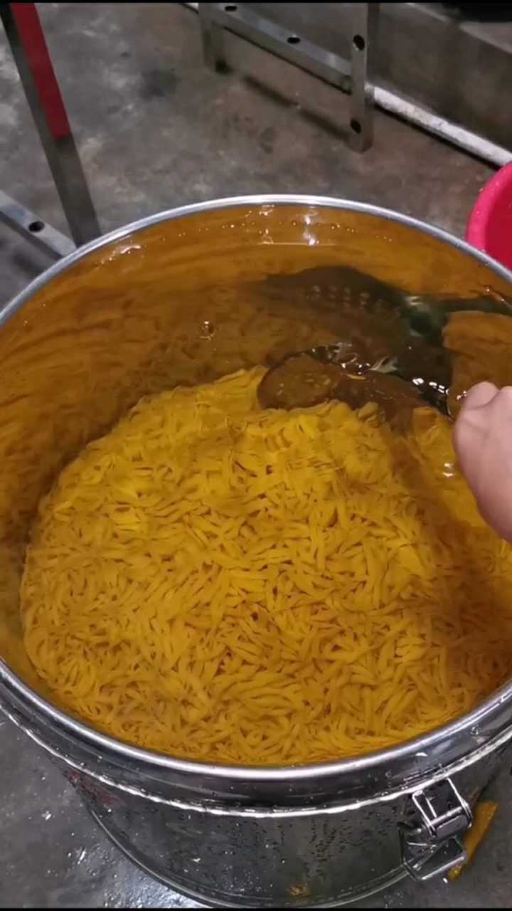 灵山县的槐花蛆最正宗,不接受任何反驳