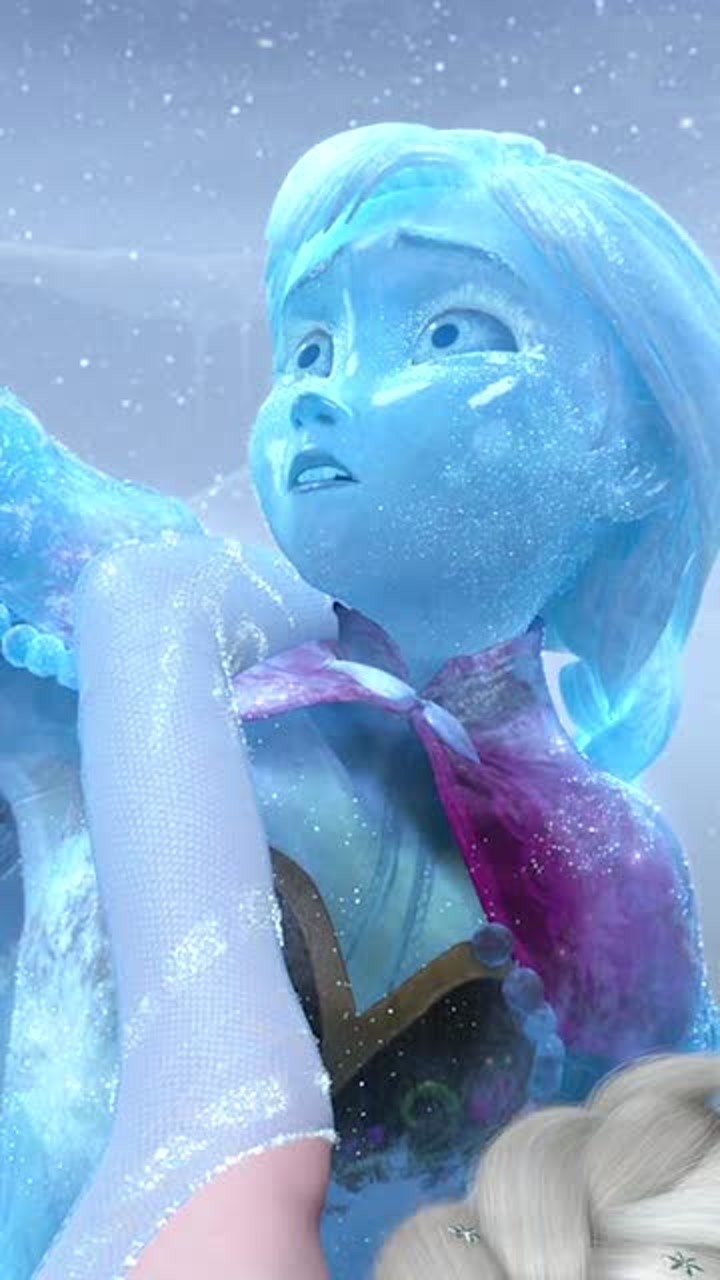 安娜守护艾莎被冰冻了解冻的魔法原来是爱