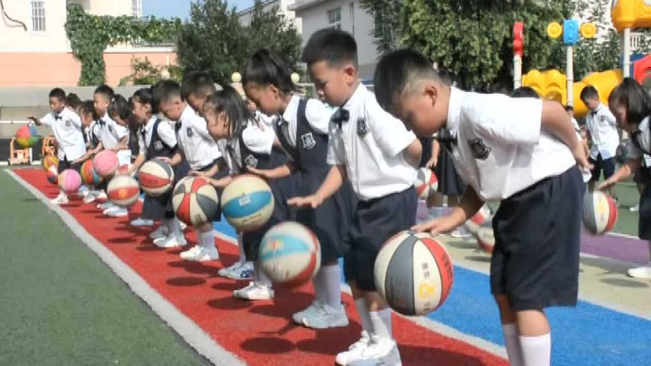幼儿园拍球展示_高清1080P在线观看平台_腾讯视频