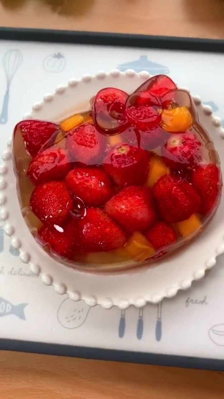 冰凉爽口的果冻水果蛋糕,才是正确打开方式