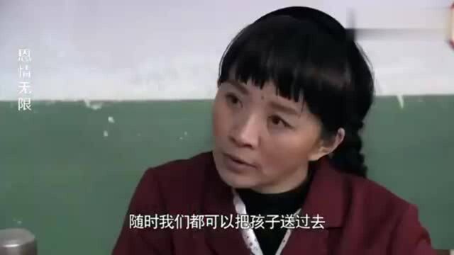 警察让大妈给孤儿起名字,下一秒大妈一说出名字,警察直叫好!