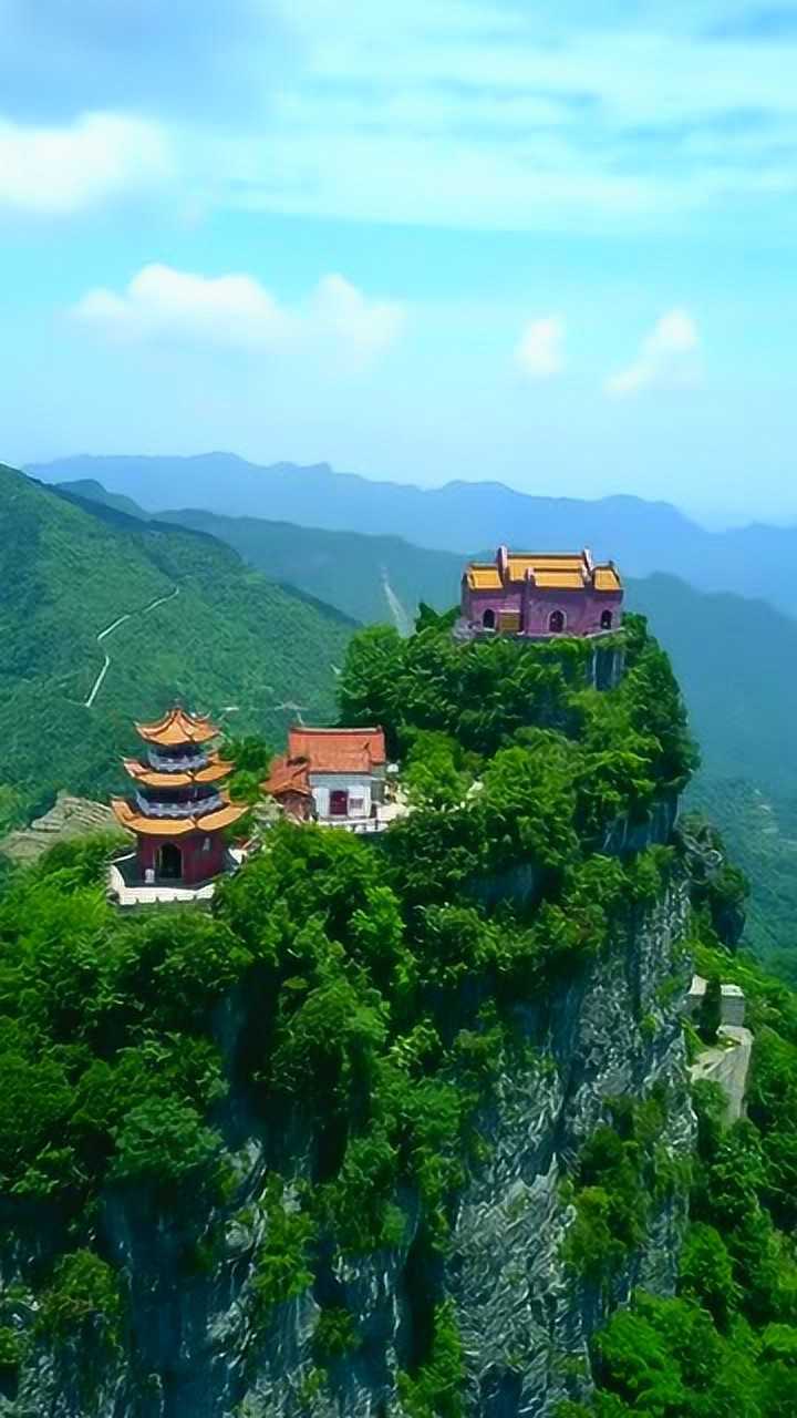 这山上的寺庙是怎么建成的呢?好好奇啊