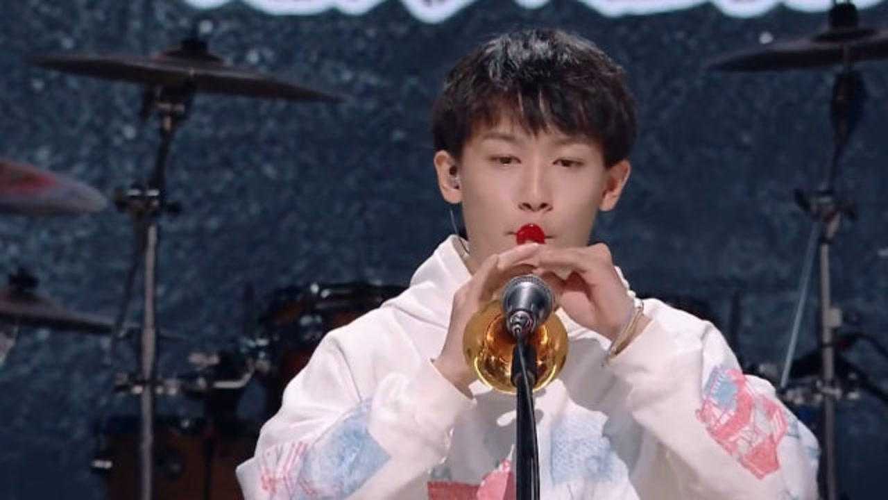 闫永强用唢呐演奏咆哮和thespectre太嗨了