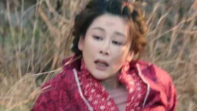 美女受辱,女知青好心救她,结果竟把自己给搭上了,美女却跑了!