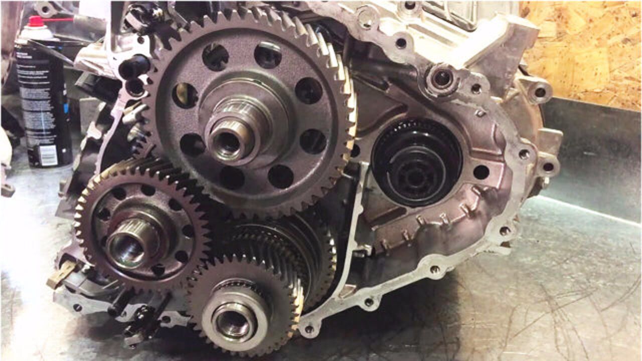 兰博基尼的变速箱是啥样子?拆开一看,才知道有多么复杂!