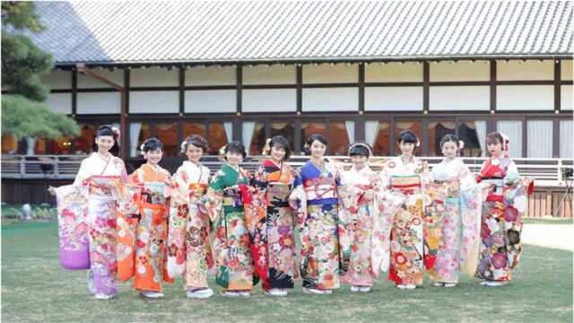 日本女性平均身高1.58米,如果高出160cm,受欢迎程度会稍低一些