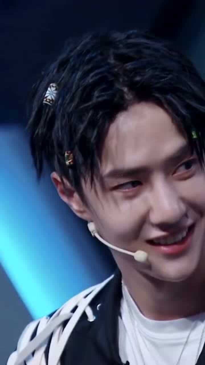 王一博笑的好甜造型也是一绝