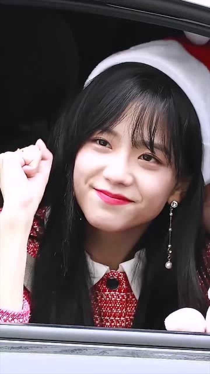 人间四月天金智秀她的笑容真的有感染力能扫除你的不开心