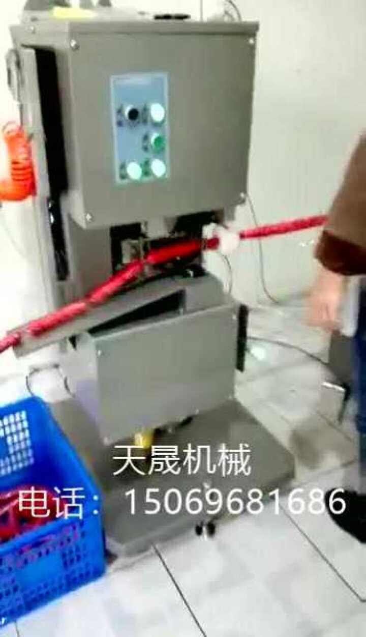 火腿肠自动扭结机，香肠打扣机，定量灌肠打卡机_高清
