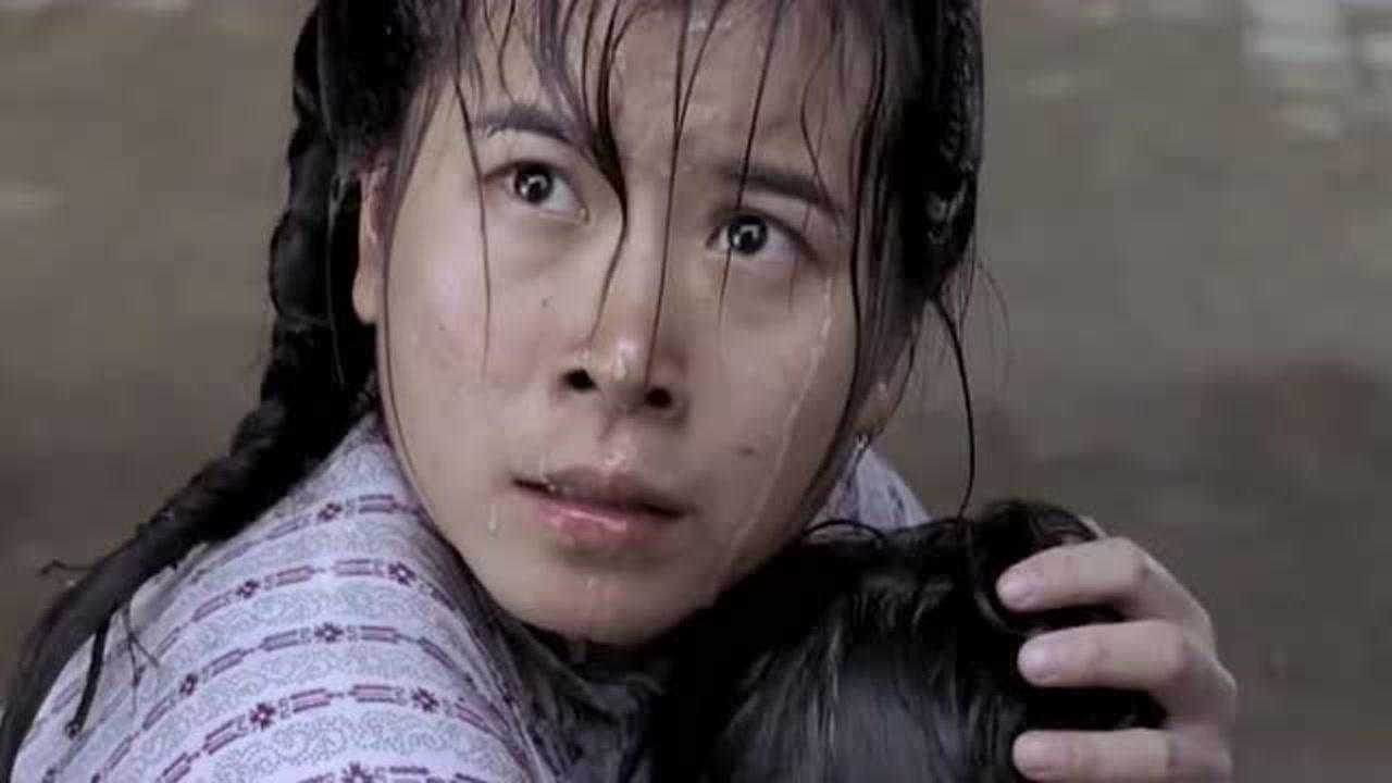 周星驰《功夫》,原来筒子楼里面都是高手啊,还有阿香哦.