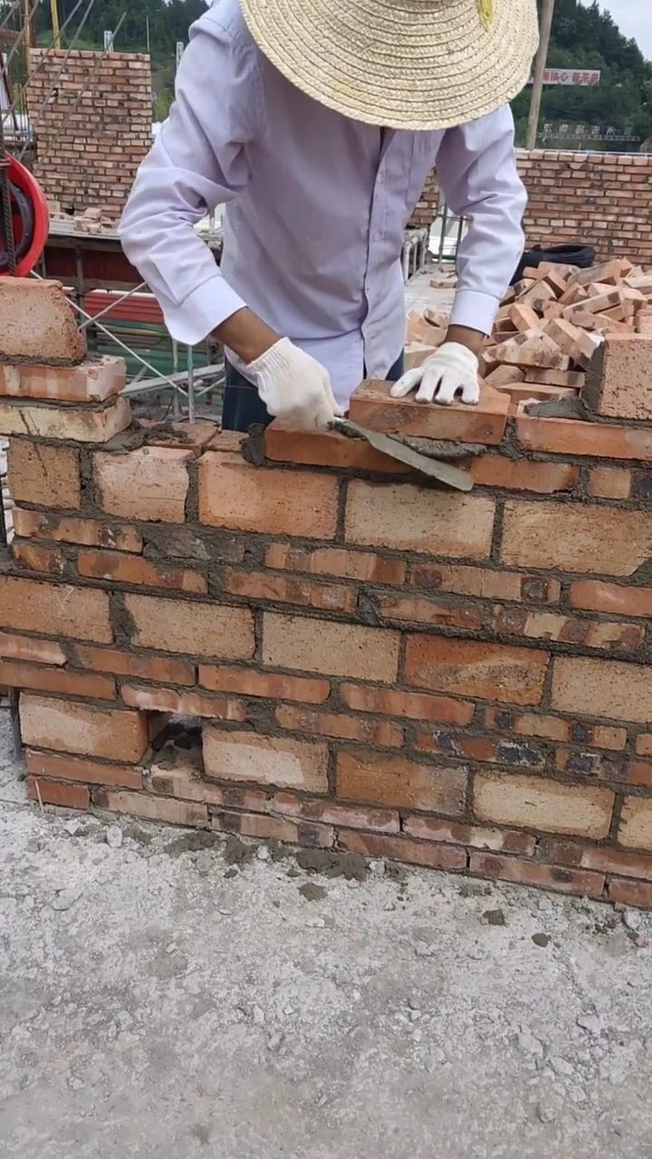 18墙一天能砌七八千砖吗