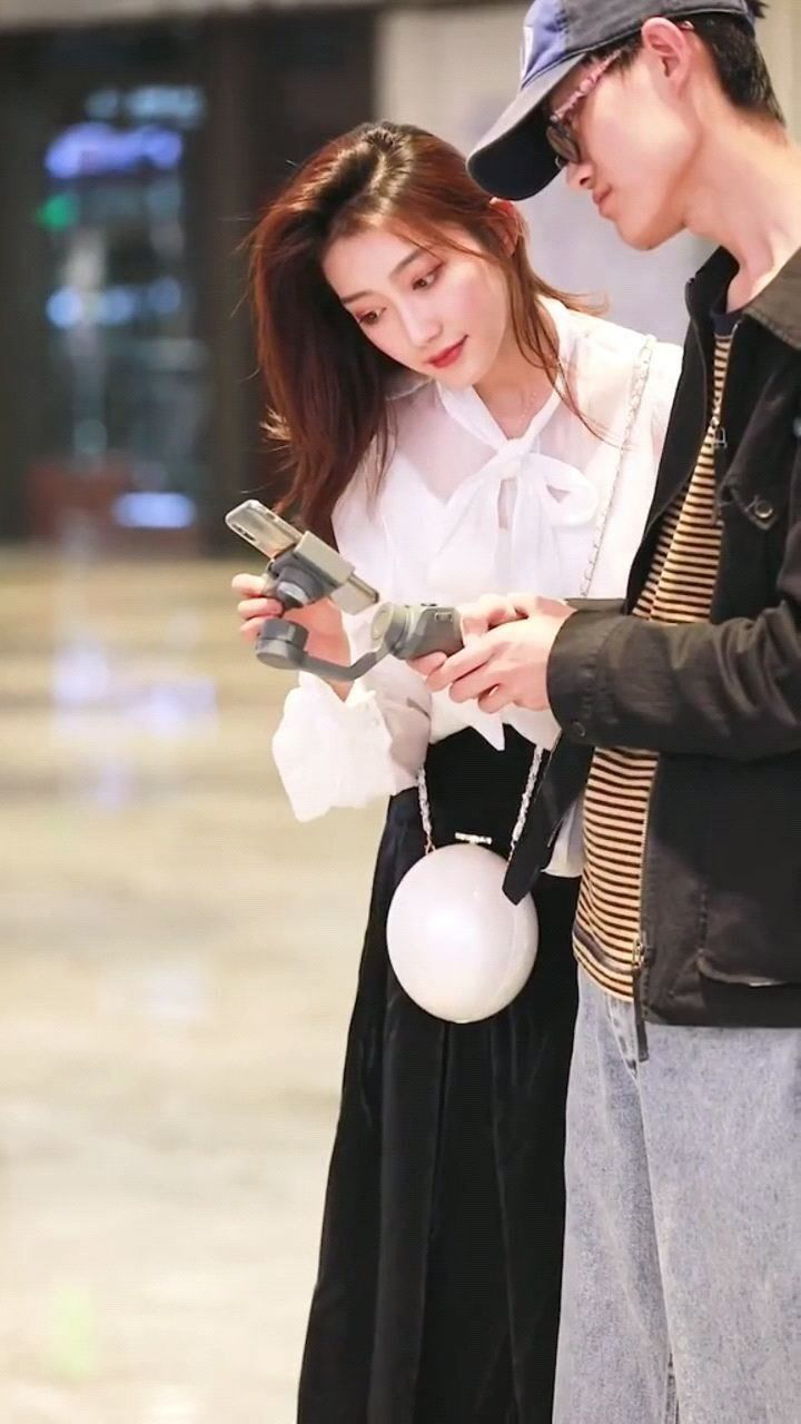 那一笑,是不是像极了高中你暗恋女生,对你那天真无邪的一笑?