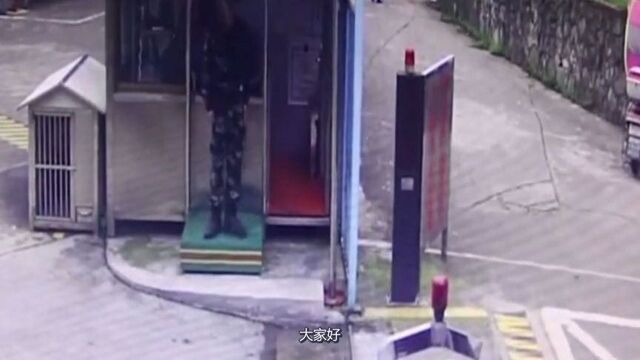 监控实拍:小学生向正在辛苦执勤兵哥哥敬礼,谁家孩子这么懂事