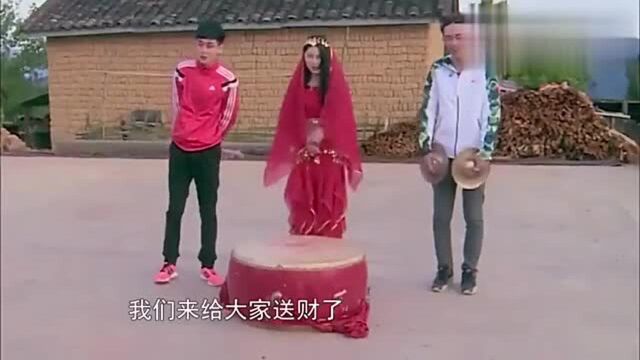 舞媚娘农村献舞,村民们大饱眼福,纷纷鼓掌