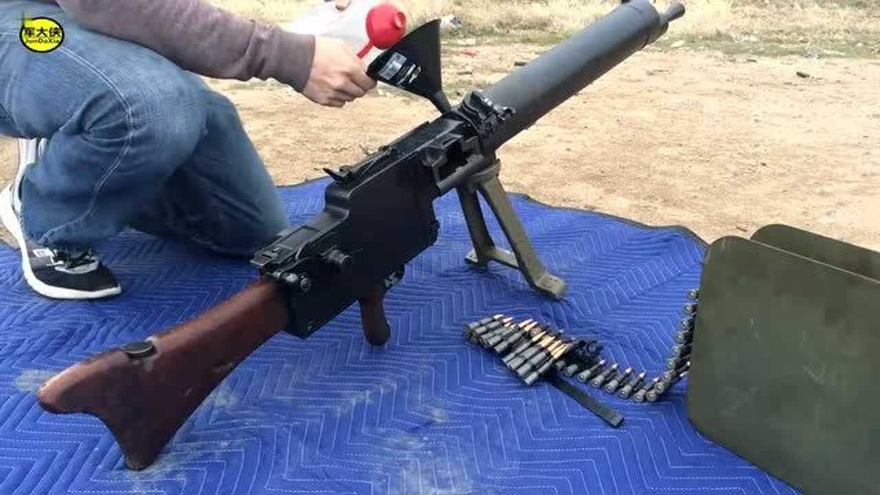 水冷式mg08马克沁重机枪,使用前都需要加水以便冷却枪管