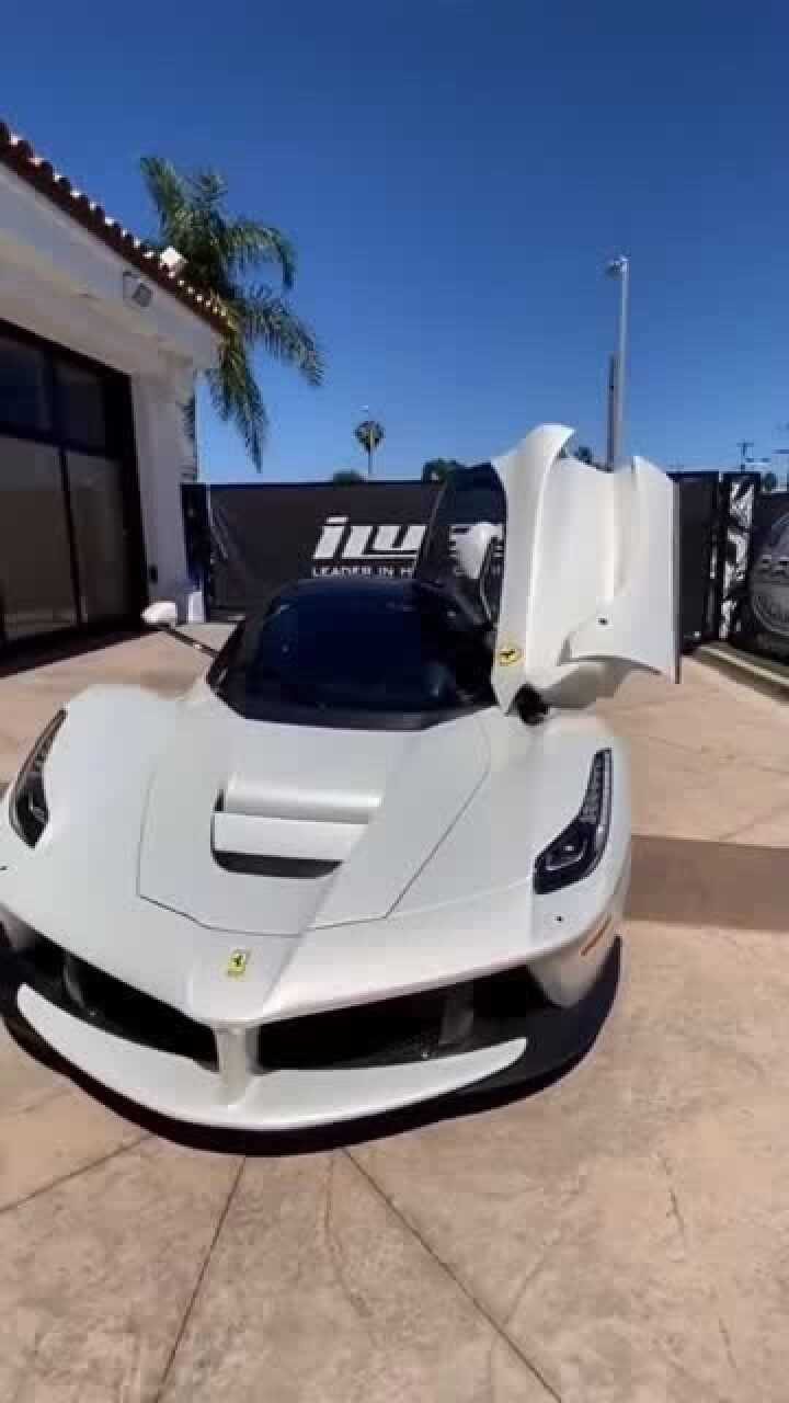 360度欣赏白色的法拉利拉法这造型简直不要太美了