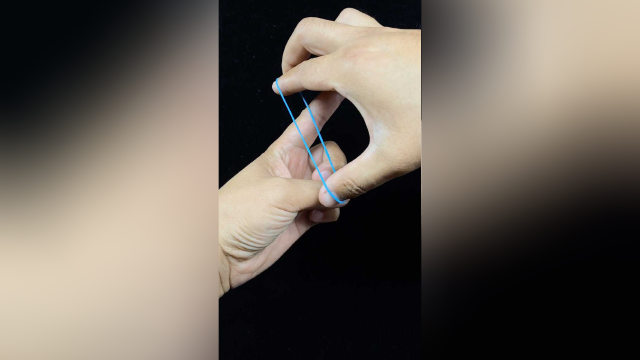 橡皮筋瞬间穿越手指!