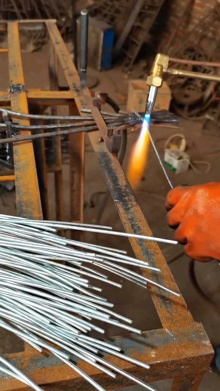 铁艺焊接,熟练的工人