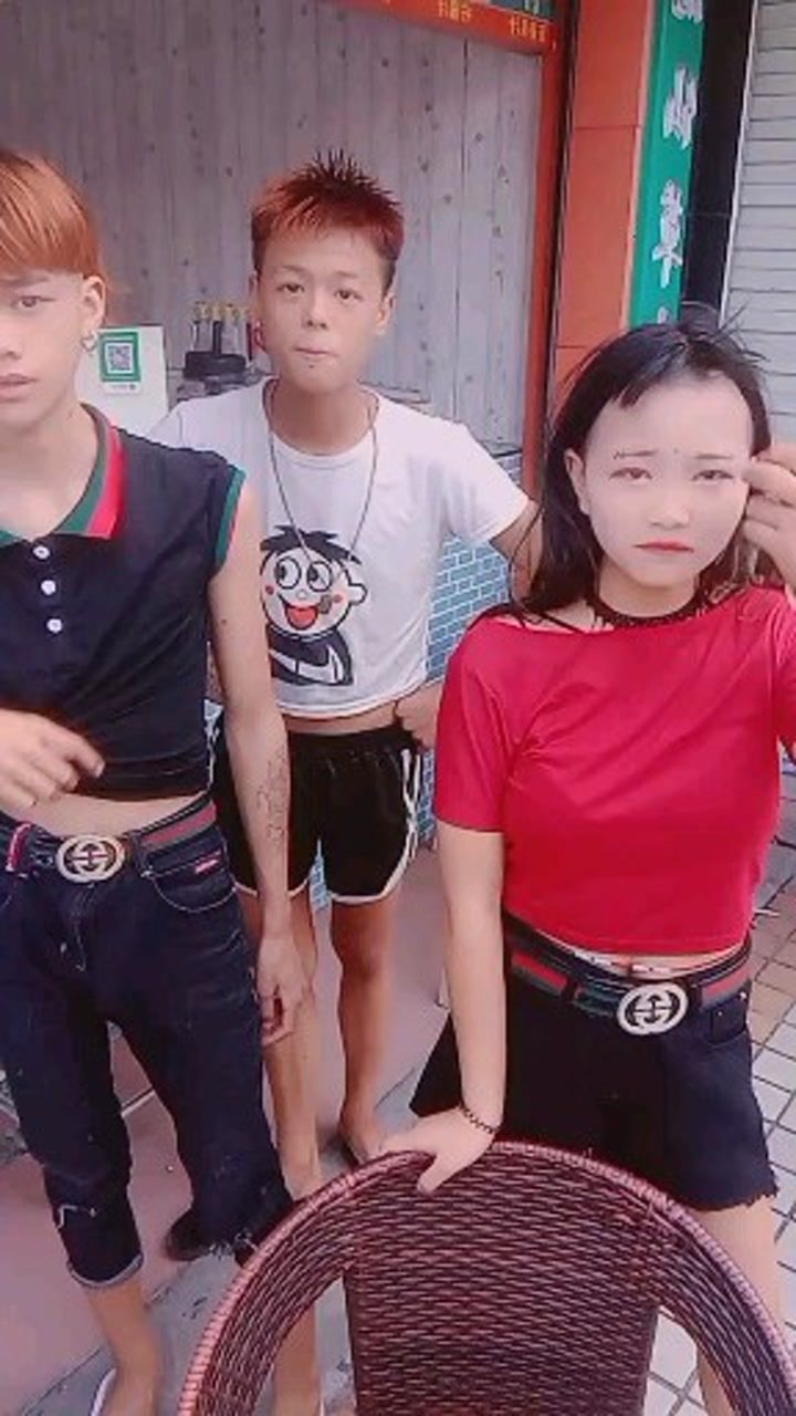 街边奶茶店就是我们精神小伙精神小妹的家