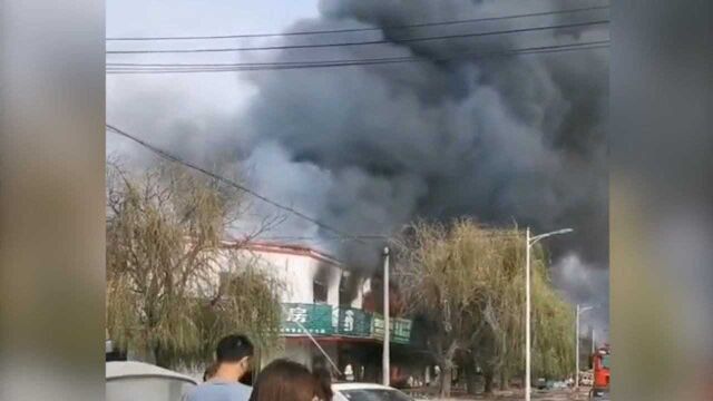 菏泽一地多家店铺着火,当事店主:啥都烧没了,就先把煤气罐拉出来