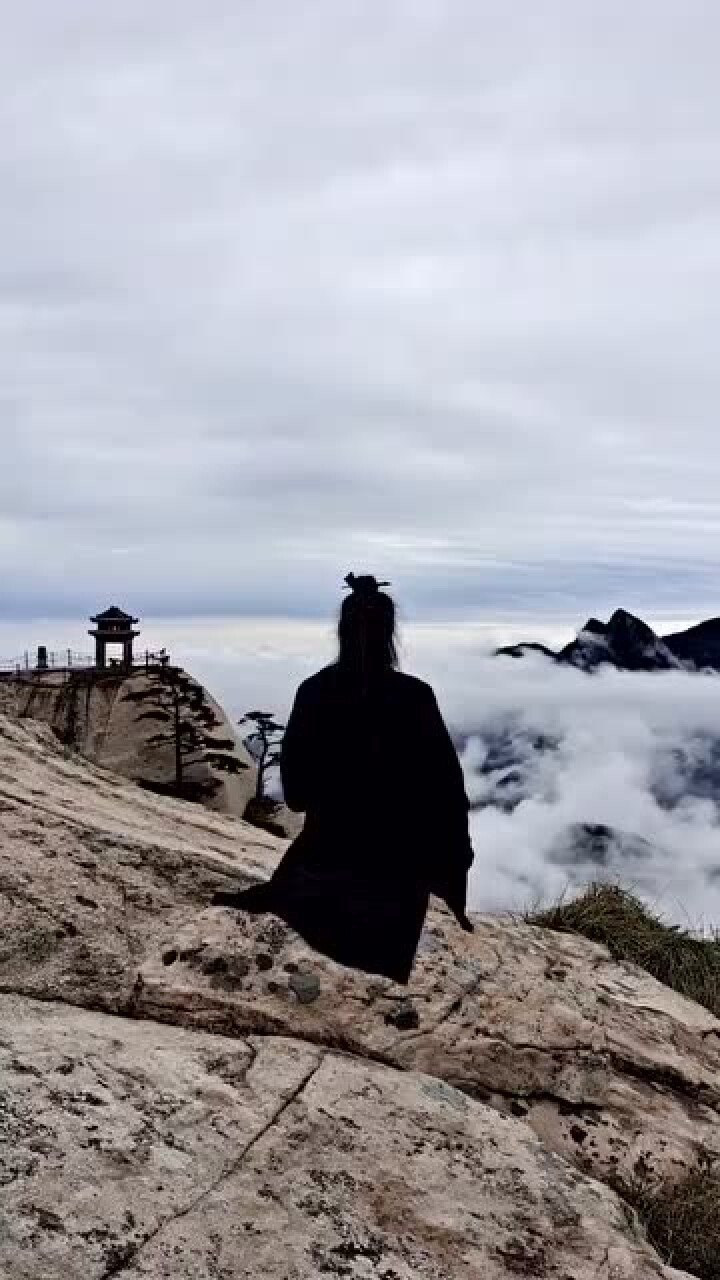 山顶修行的道士世外高人确实有一副仙风道骨
