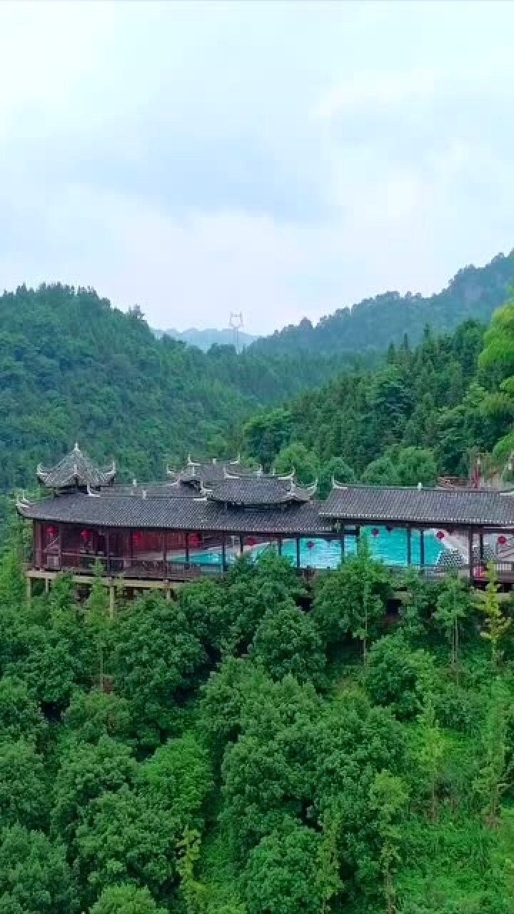 湖南枫香瑶寨,大山里的山顶泳池远离尘世间