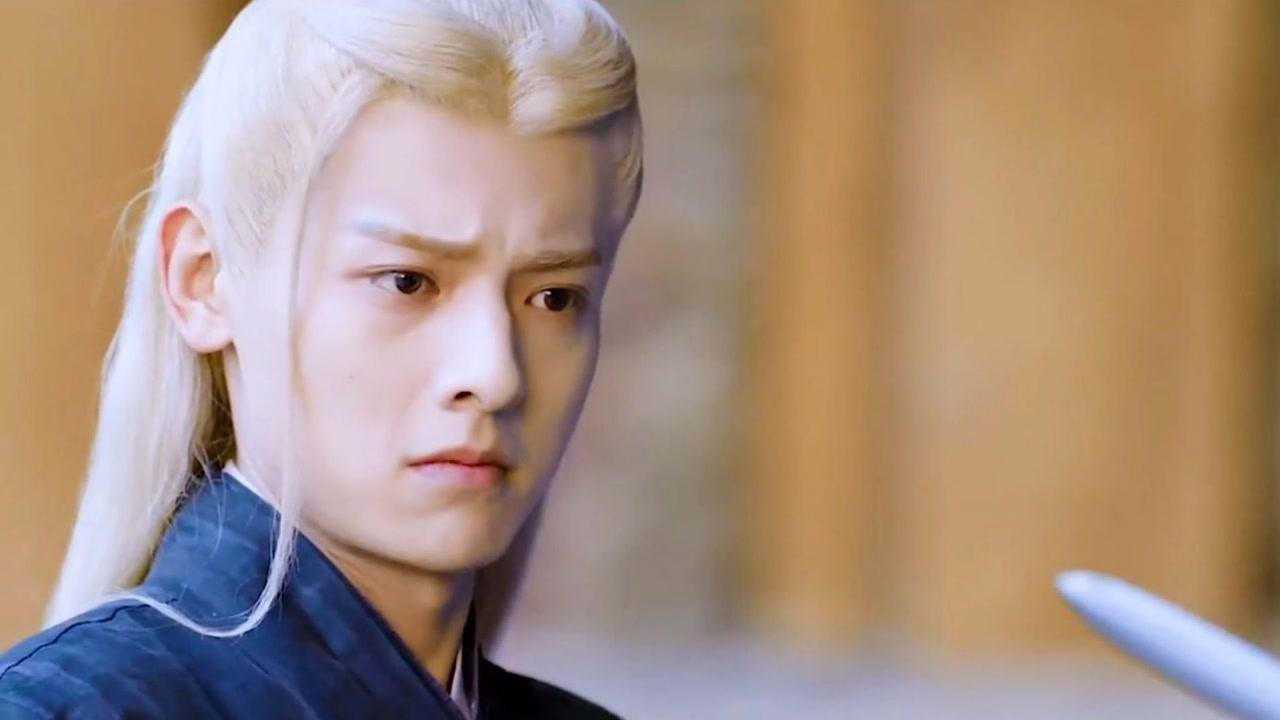 腾蛇大人太可爱了一到人间就到处找吃的简直就是贪吃蛇嘛