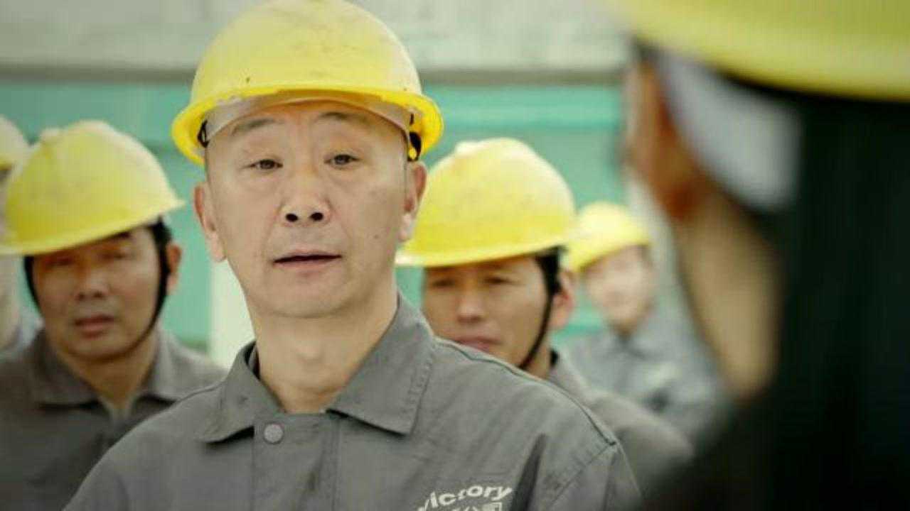 影视贾长安向振国训话不许追求春妮振国为学手艺答应
