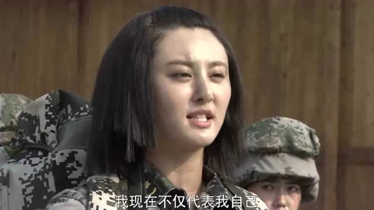 文艺女兵挥泪剪去长发坚持不退出训练文艺兵不是花瓶