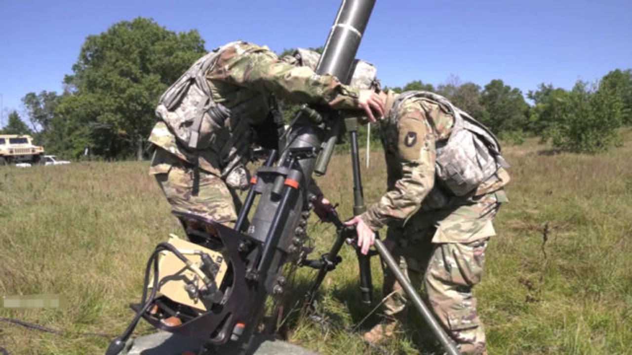 m120拖拽式迫击炮射击演练,发射120mm口径炮弹,威力强悍