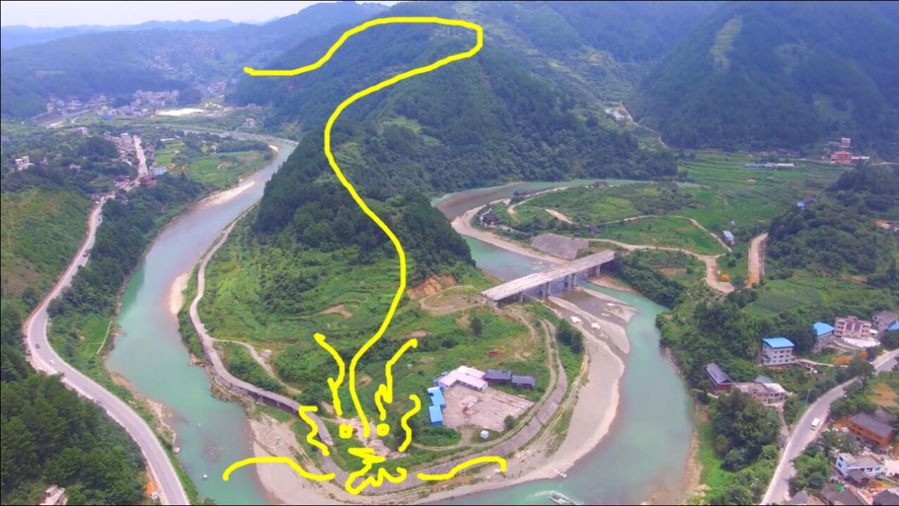 此地巨龙下山饮水龙脉清晰可见价值连城的风水宝地