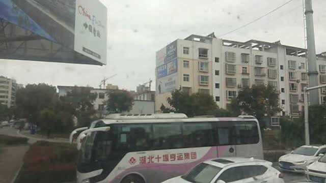 观光旅游路过湖北十堰房县一个小镇,带你看看当地农民的民宿